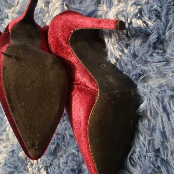 Shoe Dazzle ruffled bootie - Picture 3 of 5